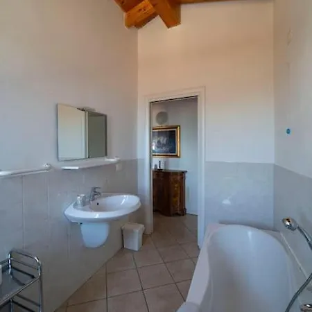 Artistic House On The Iseo בית נופש *