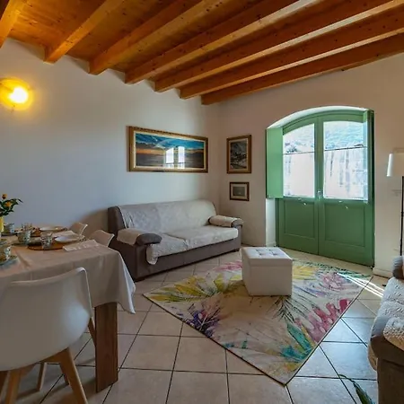 Artistic House On The Iseo * סולאזנו