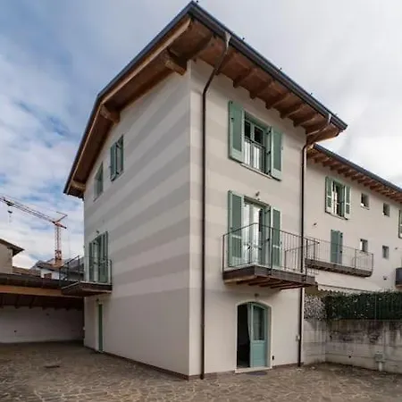 Artistic House On The Iseo Ferienhaus *